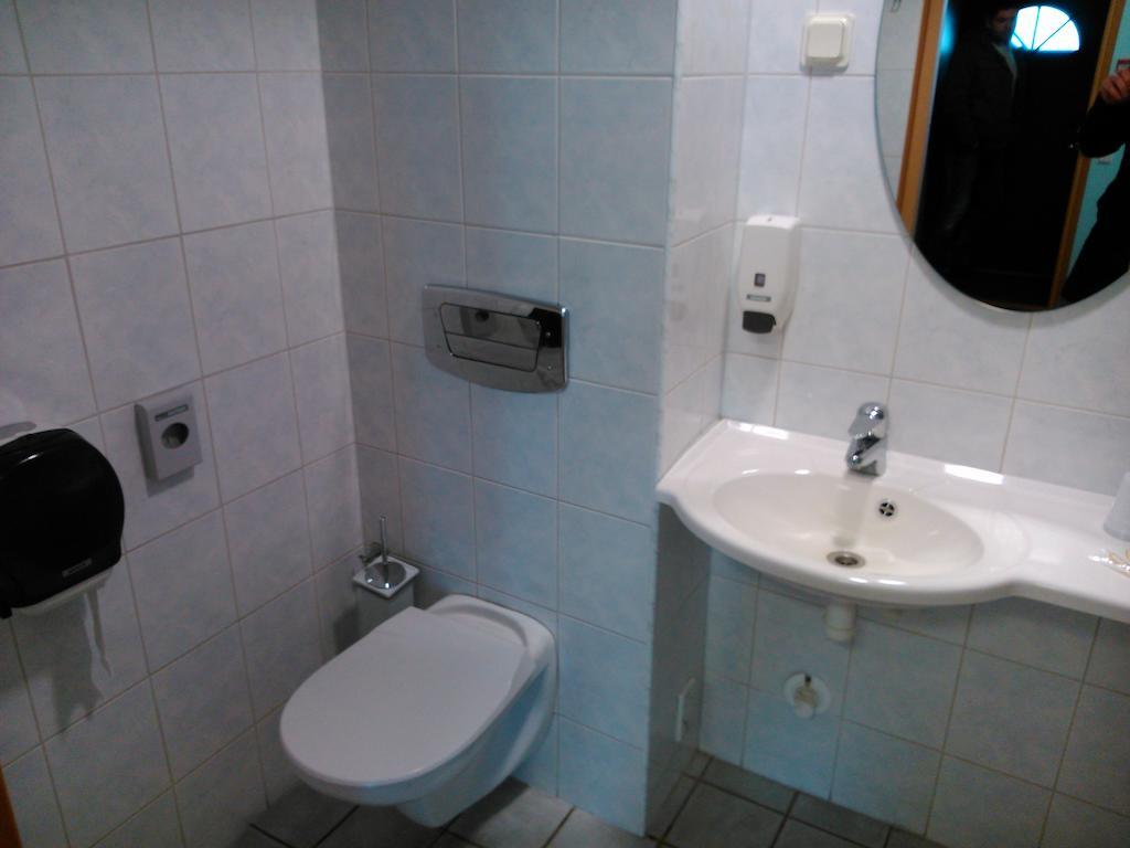 Maennimaee Guesthouse 빌얀디 객실 사진