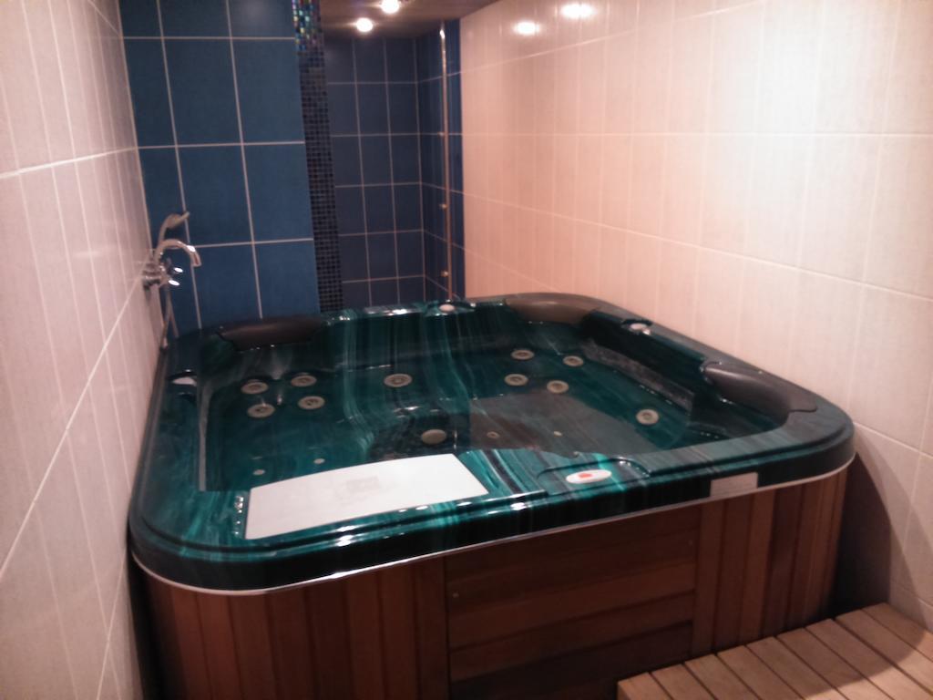 Maennimaee Guesthouse 빌얀디 외부 사진